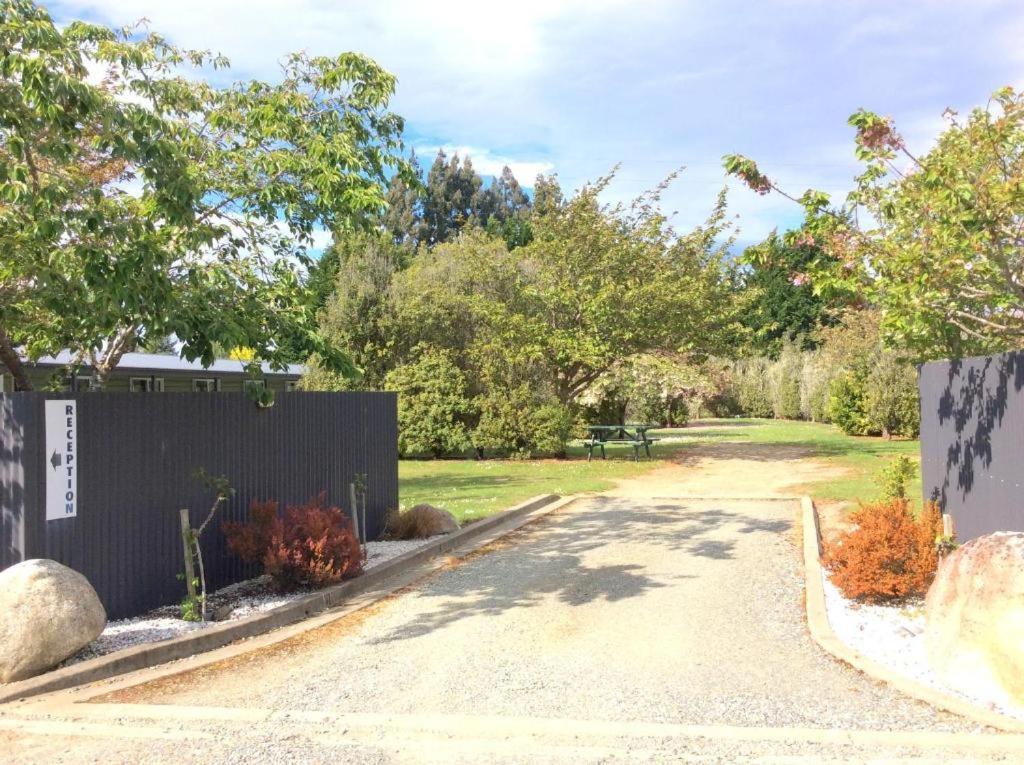 Fiordland Great Views Holiday Park Te Anau Bagian luar foto