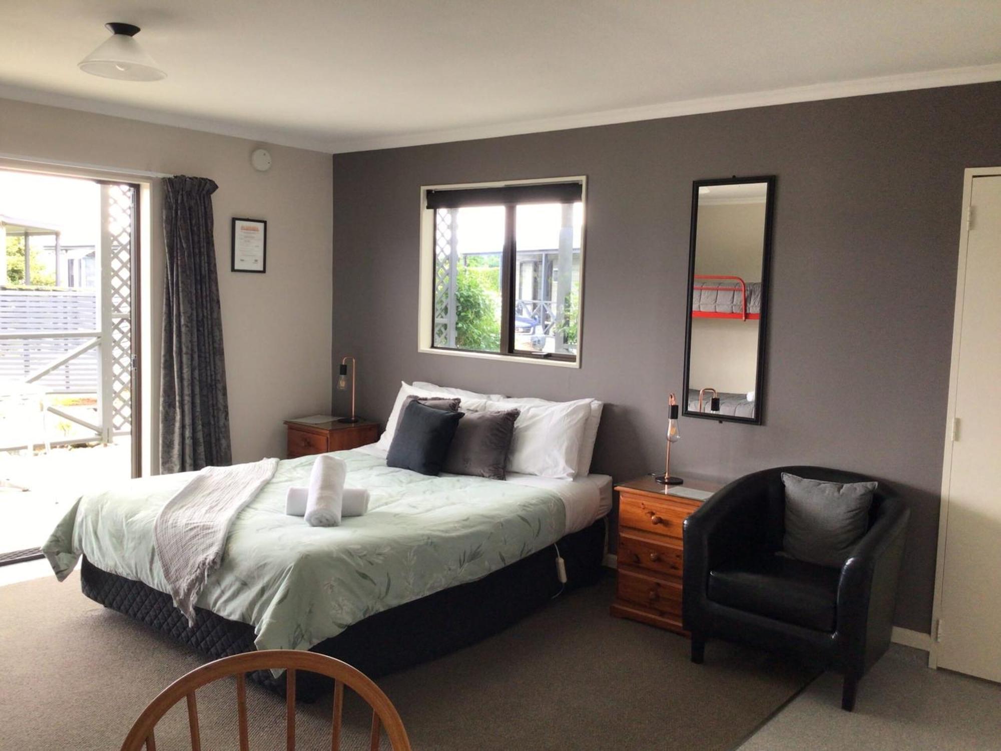 Fiordland Great Views Holiday Park Te Anau Bagian luar foto