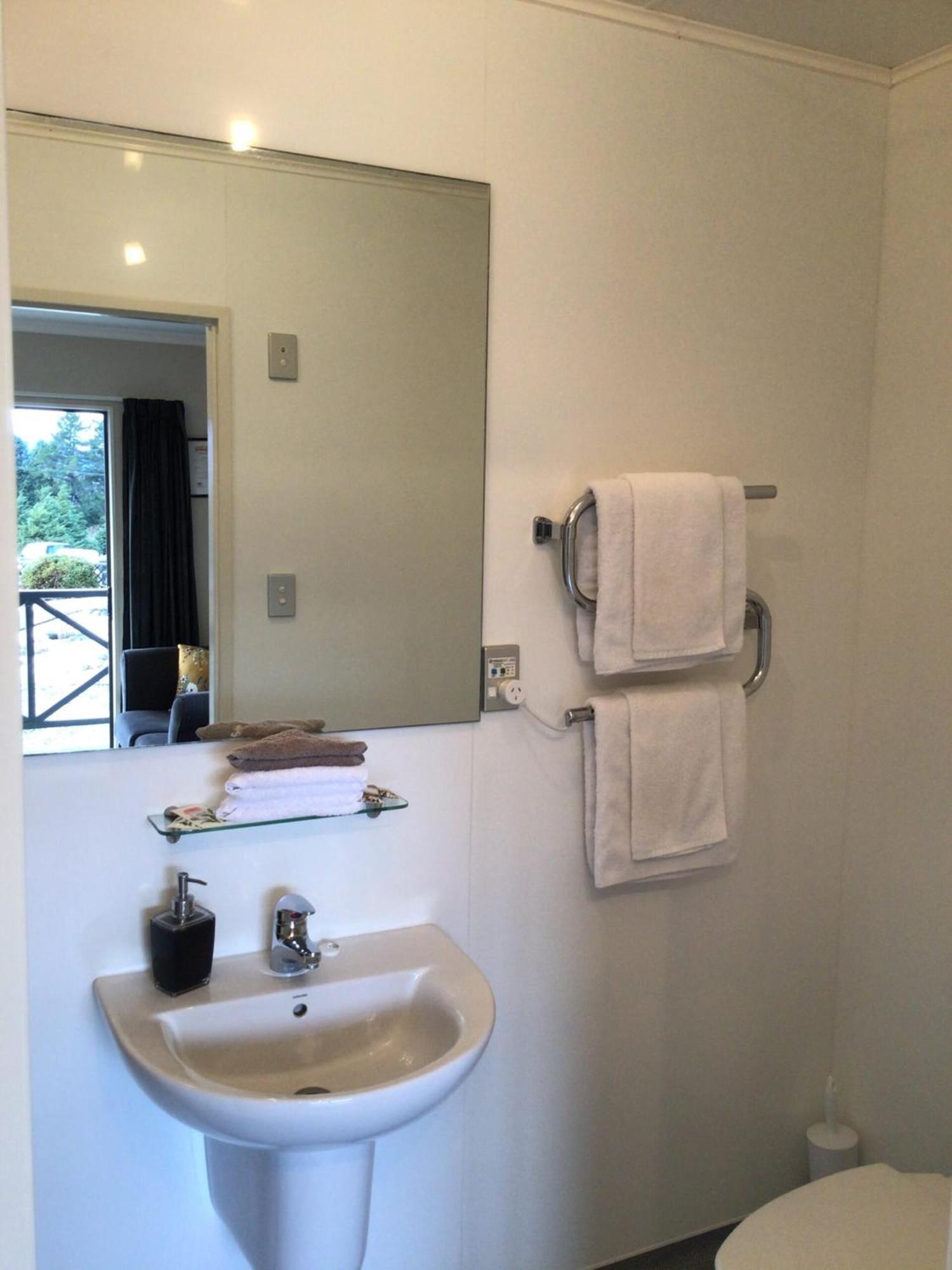 Fiordland Great Views Holiday Park Te Anau Bagian luar foto