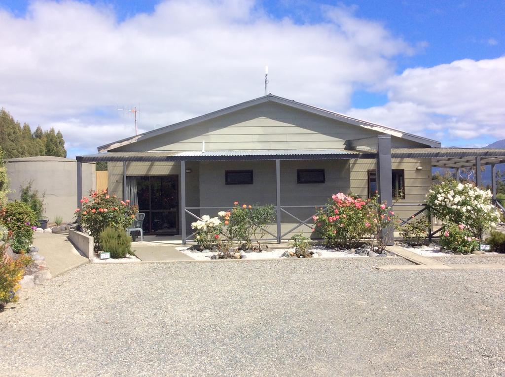 Fiordland Great Views Holiday Park Te Anau Bagian luar foto
